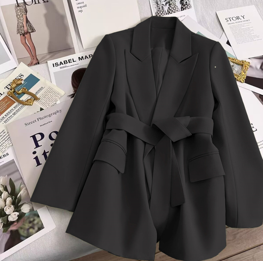 Costume à lacets en dentelle