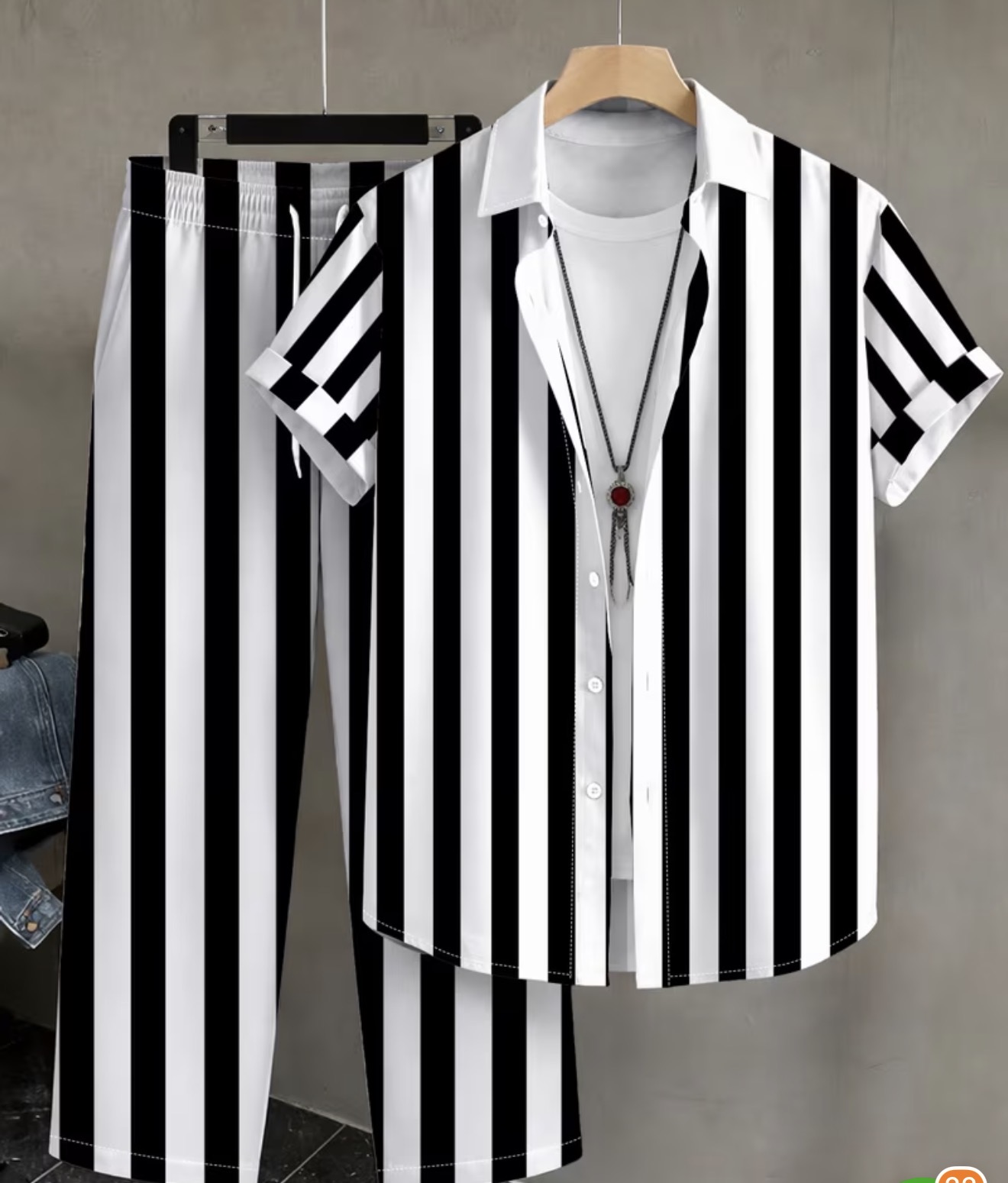 Chemise courte et pantalon