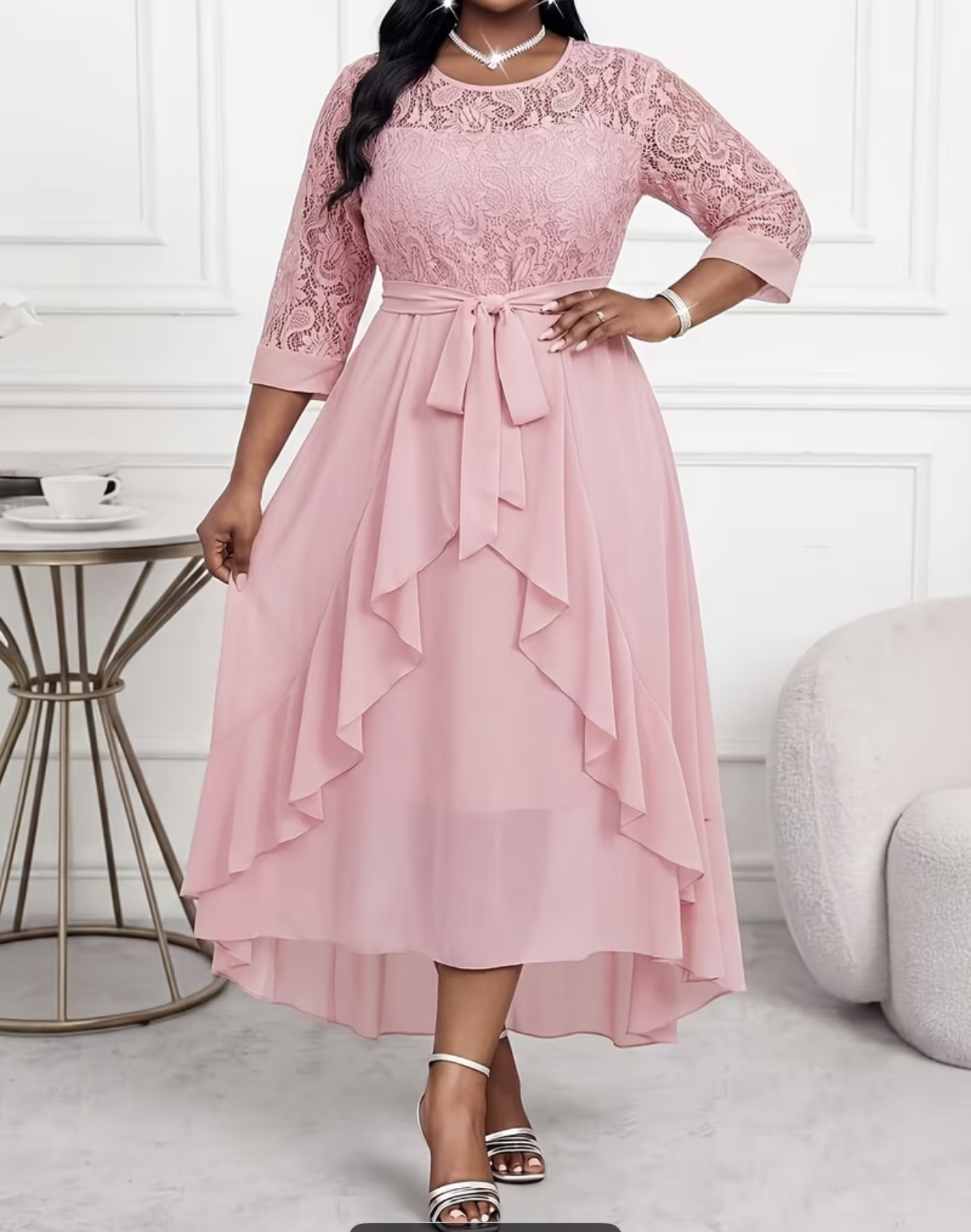 Robe grande taille ornée de dentelle